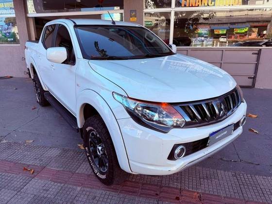MITSUBISHI L200 TRITON 2.4 16V TURBO DIESEL GLS CD 4X4 AUTOMÁTICO
